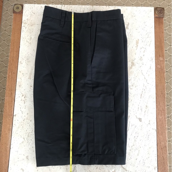 EUC WearGuard Aramark mens black cargo shorts, W 34 / 11” inseam with pockets - Picture 14 of 14